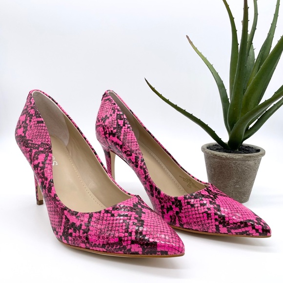 Guess Heels Pink Sexy Snake Embossesd Bennie Pumps - Picture 1 of 11